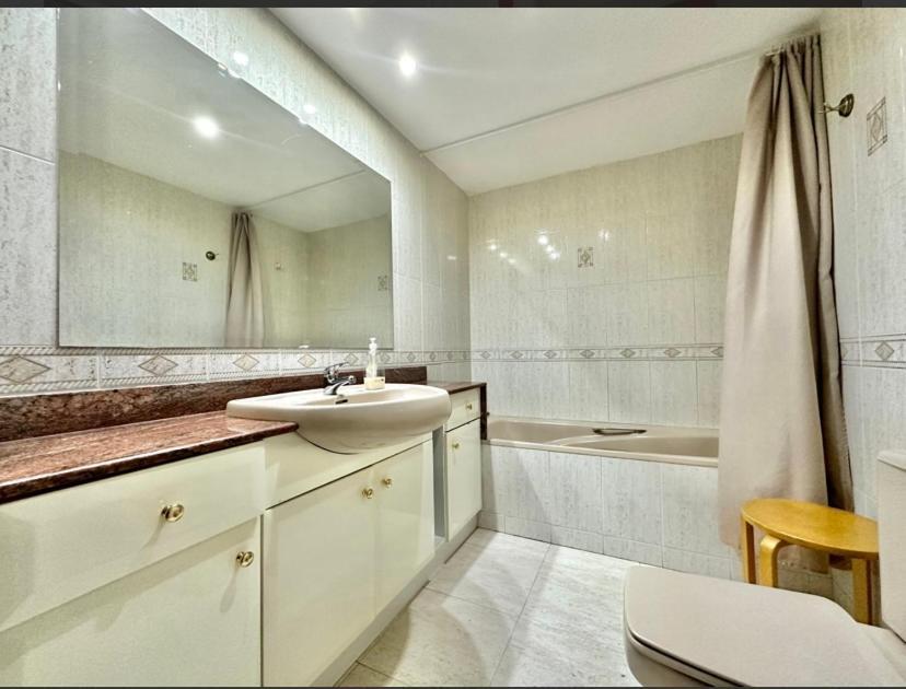 Apto. Grande, Luminoso Y Centrico Apartment Olot Ngoại thất bức ảnh